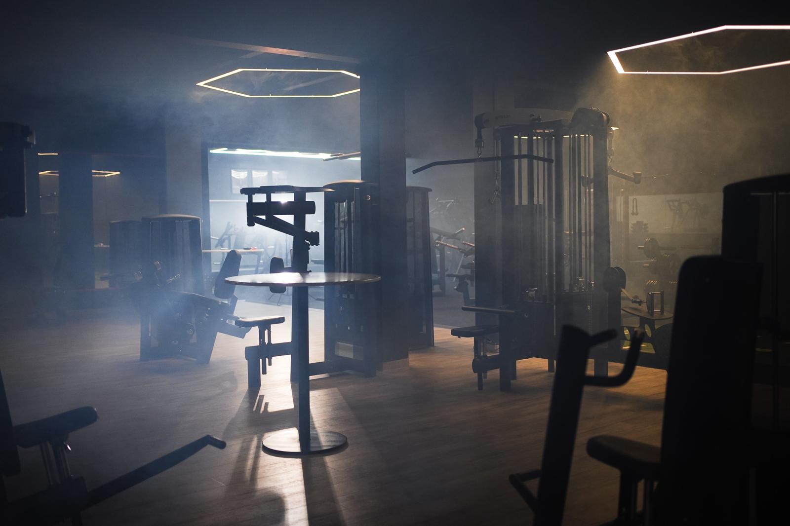 Trainingsfläche mit Kraftgeräten im FlexGym Vreden